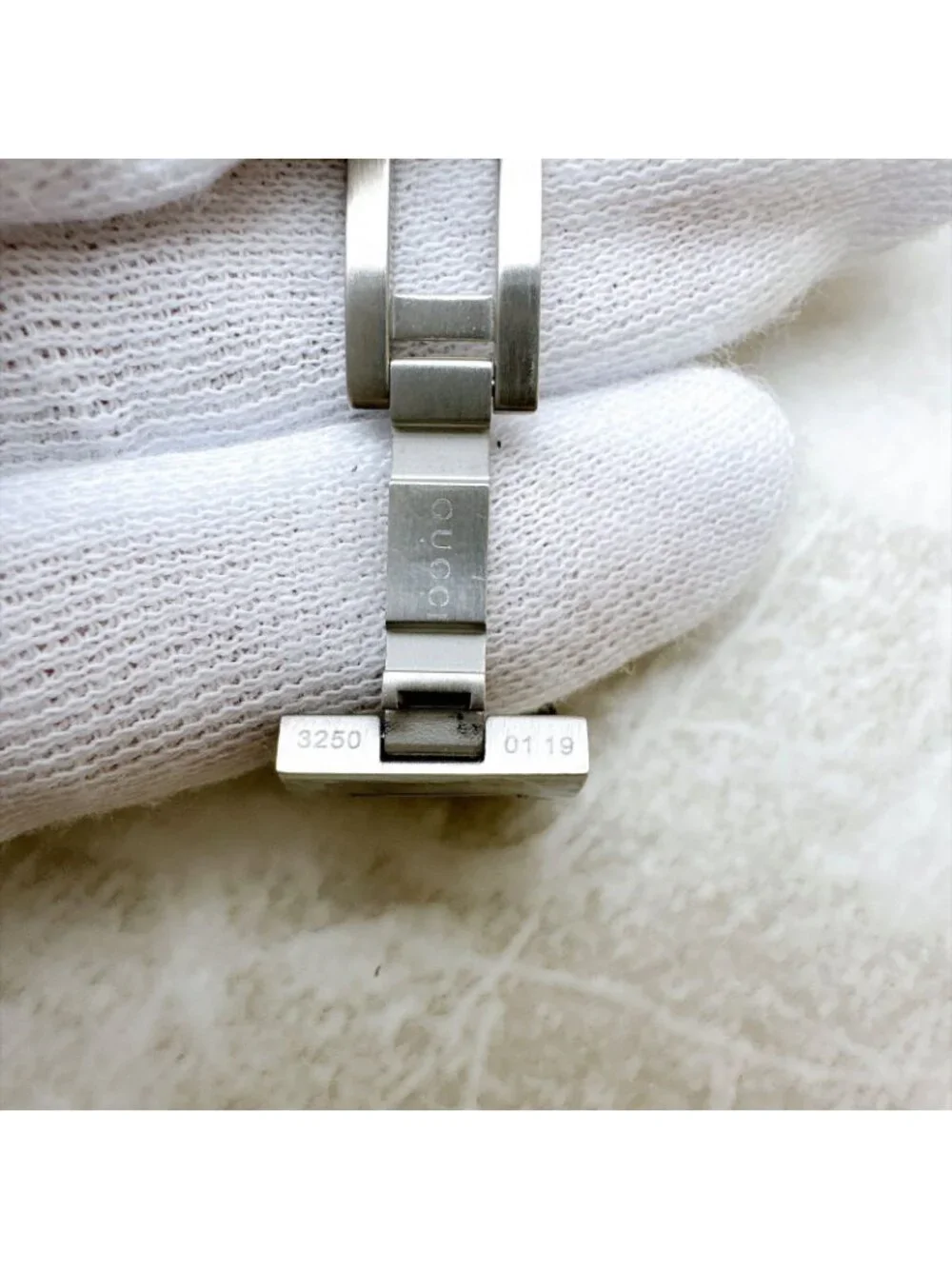 Gucci 142.5 Watch Diamond Quartz Stainless Steel 15.5